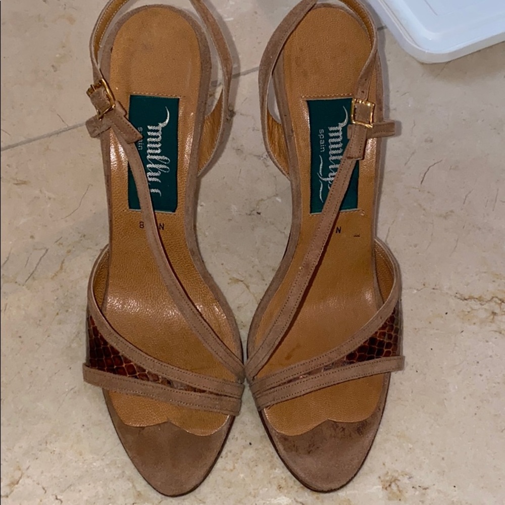 Camel heel with faux snakeskin accent size 8 1/2